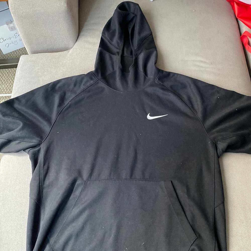 Nike black men’s Xl short sleeve hoodie